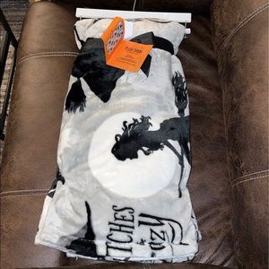 Hocus Pocus Halloween Sander Sisters Throw Blanket